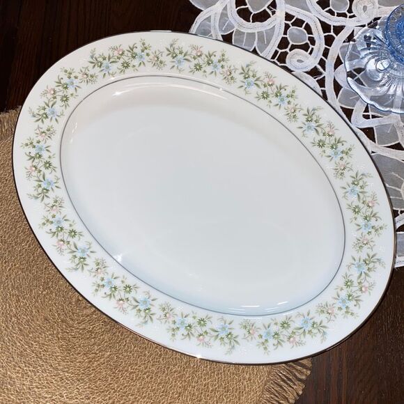 Noritake Savannah 2031 13 5/8 inch Oval Serving Platter - Picture 1 of 4